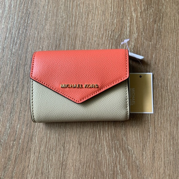 Michael Kors Handbags - Micheal Kors crossgrain leather envelope w…